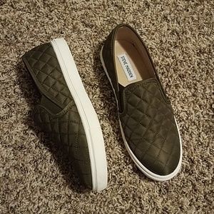 Steve Madden slip on shoe